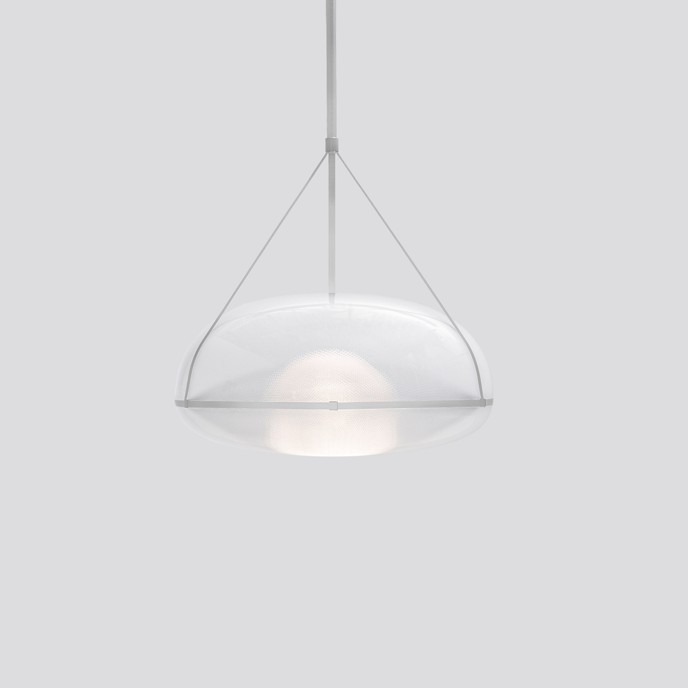 https://boon-room.centracdn.net/client/dynamic/images/16182_45c4019bb5-8515_00e657ce41-6191_f14a7a8be8-andlight_iris_pendant_90_ba_silver_courtesyofandlight_2-original-original-1350x0.jpg