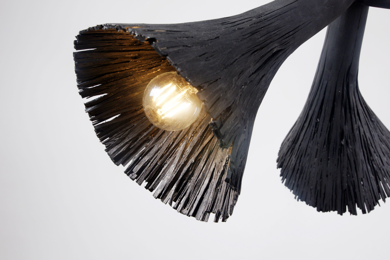 https://boon-room.centracdn.net/client/dynamic/images/17776_5fd5c0541b-pressed-wood-chandelier_4-1350x0.jpg