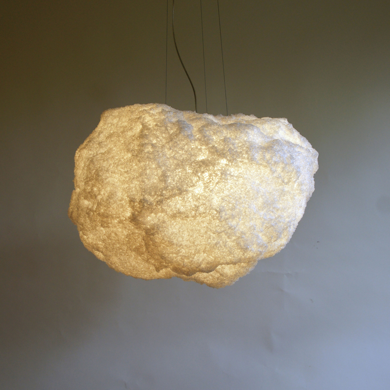 https://boon-room.centracdn.net/client/dynamic/images/17781_ee970e5640-storm-pendant-white_2-1350x0.jpg