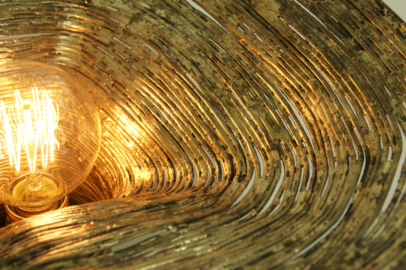 https://boon-room.centracdn.net/client/dynamic/images/17785_9bcf5c7b87-wrap-spruce-table-light_4-1350x0.jpg